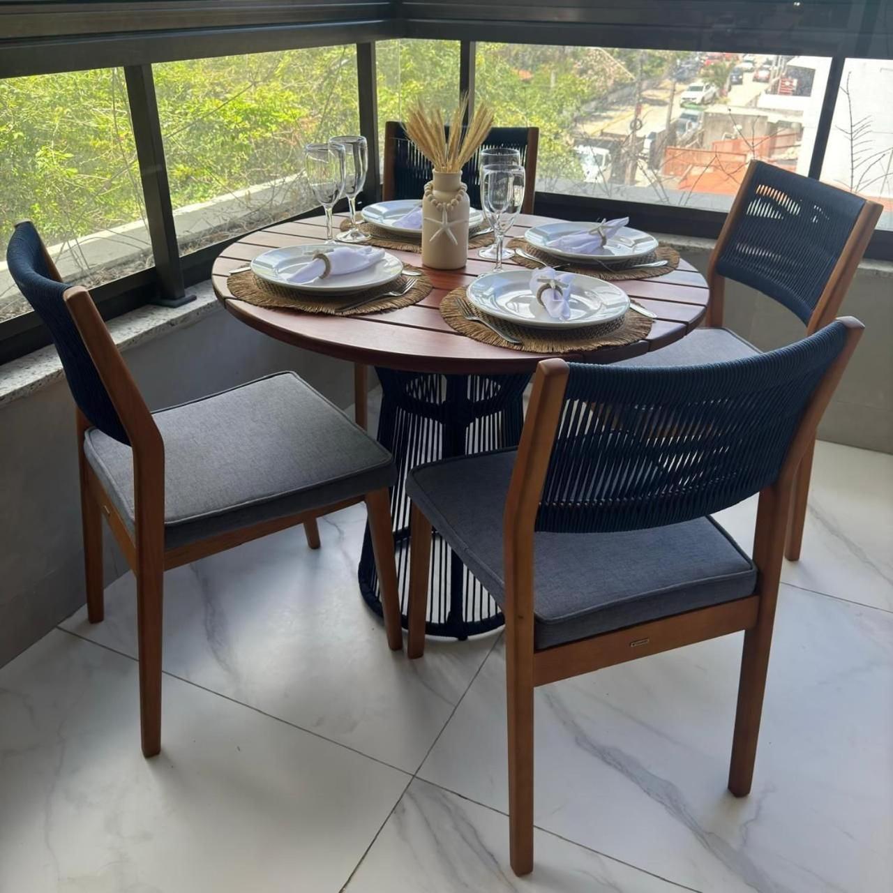 Deluxe One-Bedroom Apartment