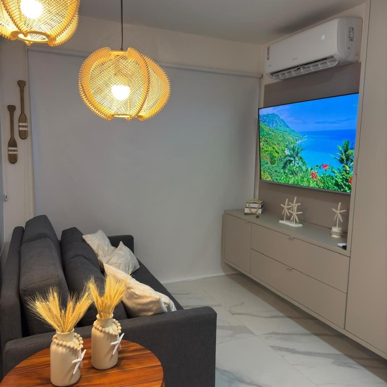Deluxe One-Bedroom Apartment